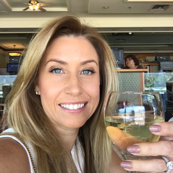 Meet your Posher, Cynthia - Picture 2 of 9